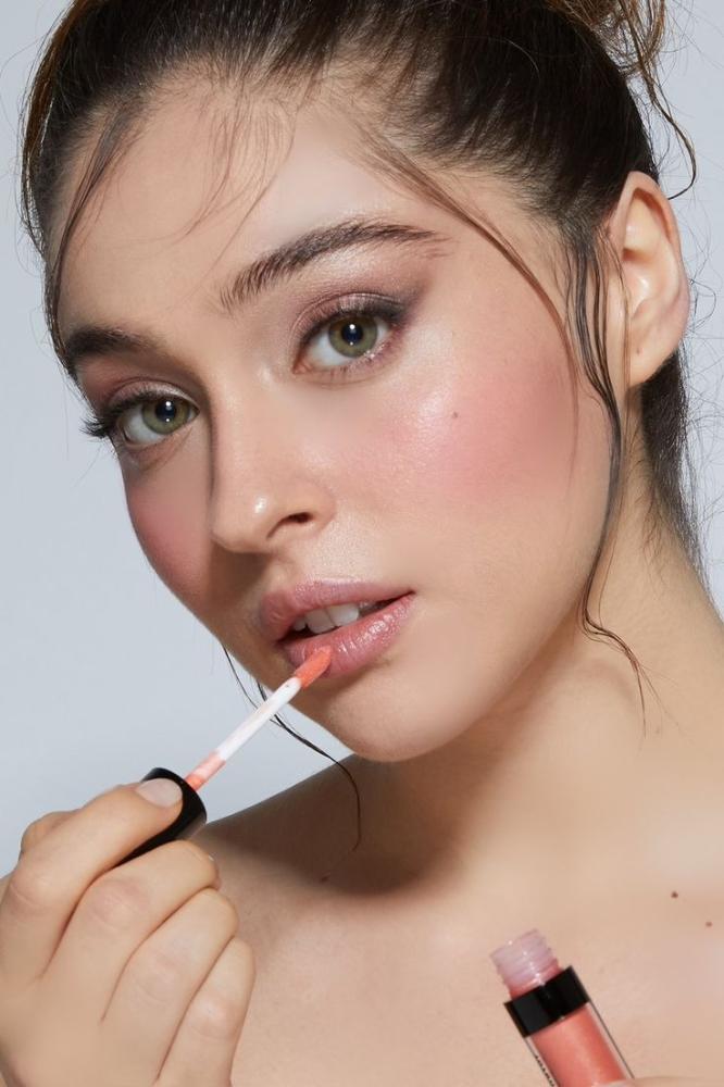 Light Day Makeup for a Natural, Glowing Look | Donella