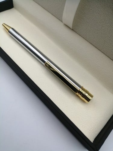 قلم فاخر رفيع تصميم كارتير