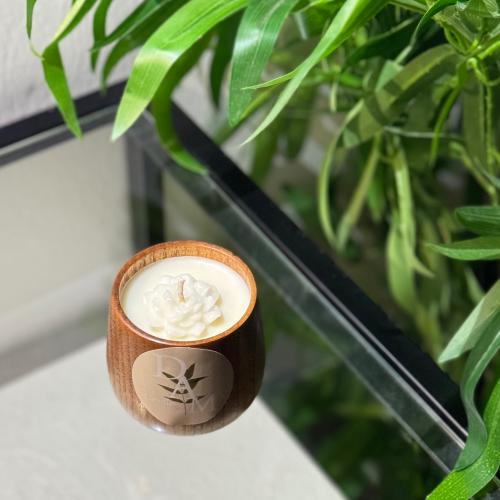 شمعة الكُوب الخشبي