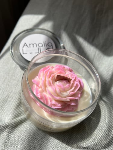 شمعة صبح الصباح مع وردة الكاميليا