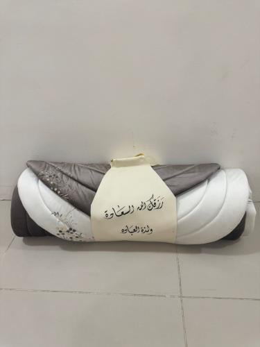 طقم سجاد صلاة مكون من قطعتين بلونين مختلفه