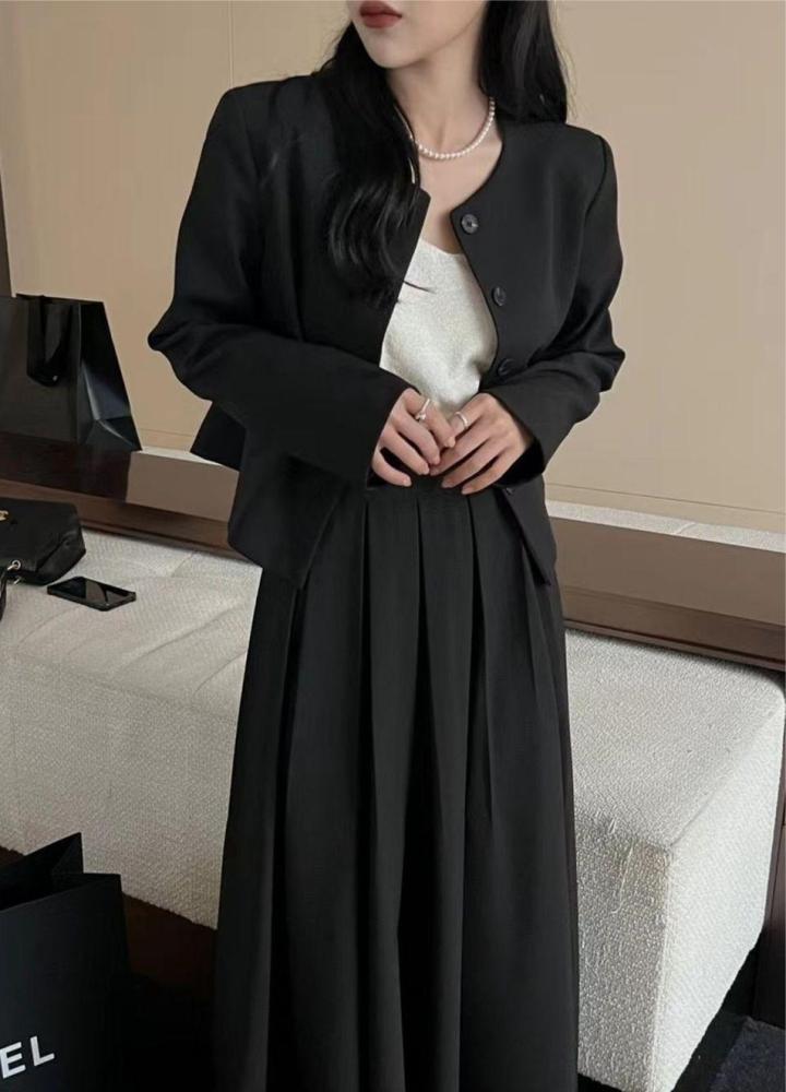 بدلة نسائية رسمية فخمة من فيري نايس بلمسة بسيطة بجاكيت و تنورة