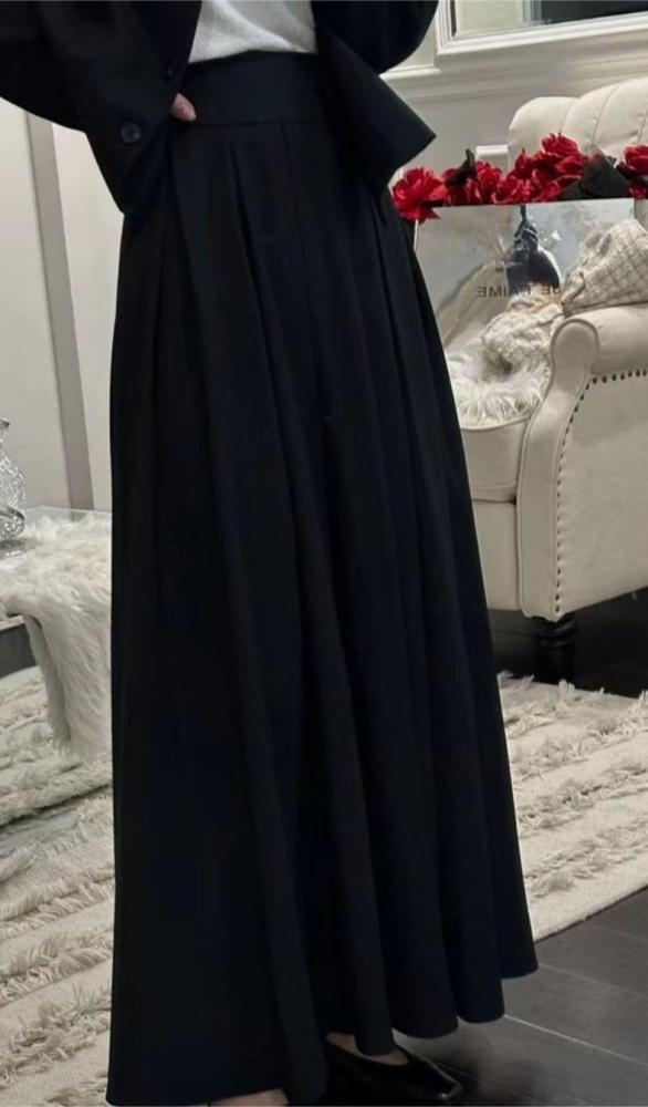 بدلة نسائية رسمية فخمة من فيري نايس بلمسة بسيطة بجاكيت و تنورة