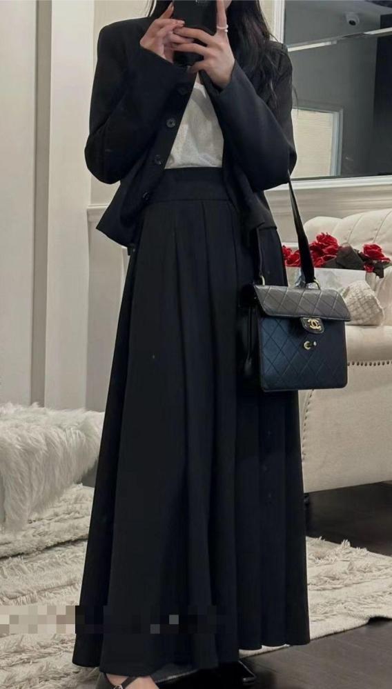 بدلة نسائية رسمية فخمة من فيري نايس بلمسة بسيطة بجاكيت و تنورة