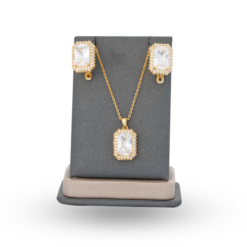 تعليقة مع حلق زركون ذهبي من ماركة فايلت