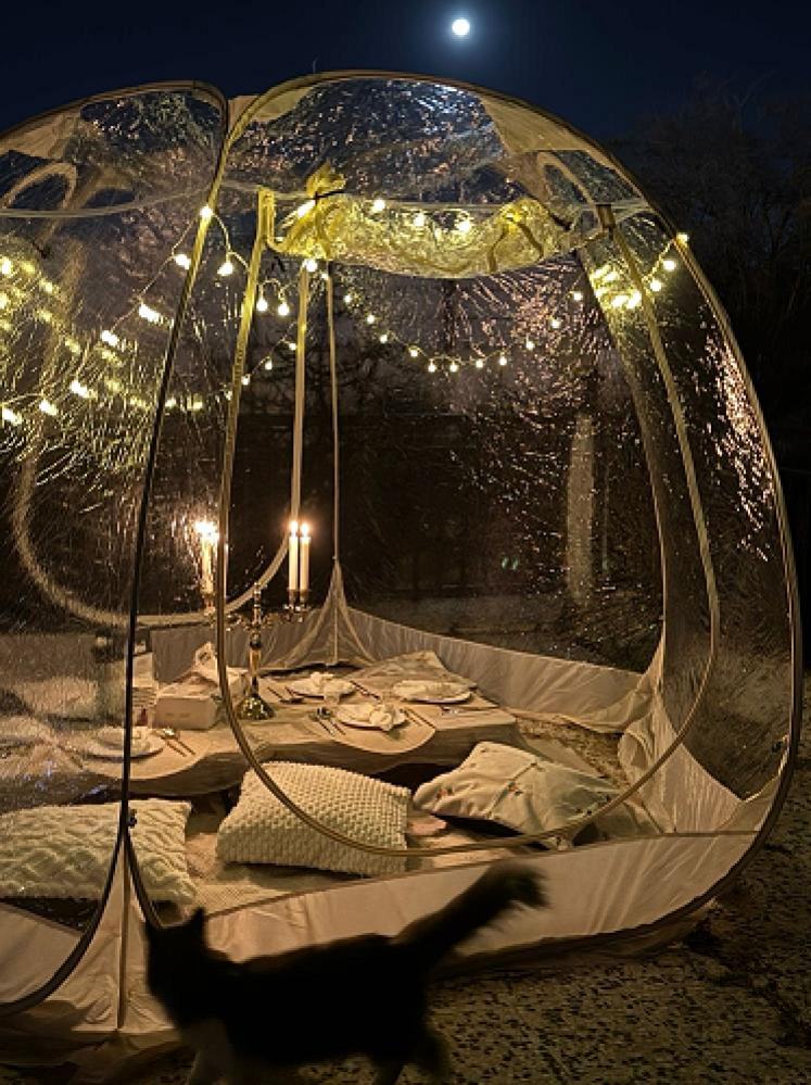 دليل أفضل الخيام والجلسات الخارجية – تجربة استثنائية في الهواء الطلق
