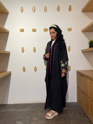 عباية لينن بتطريز يدوي