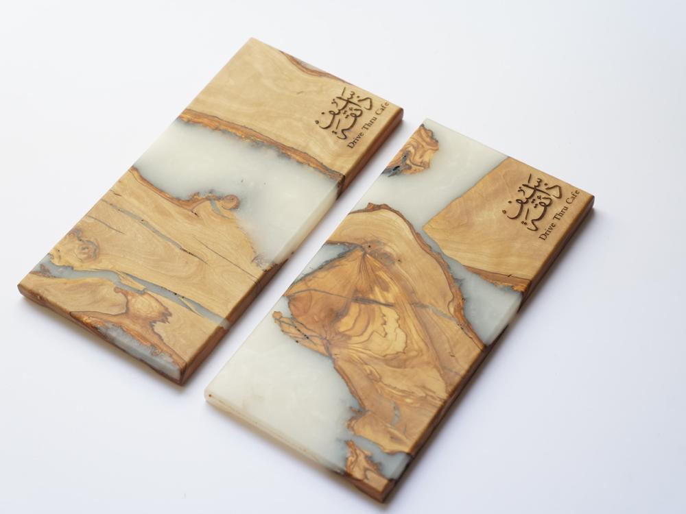 طبق خشب زيتون وريزن أبيض