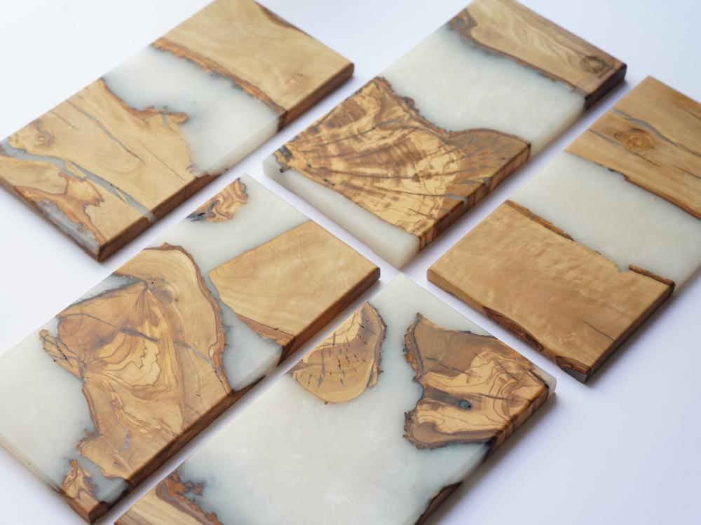 طبق خشب زيتون وريزن أبيض