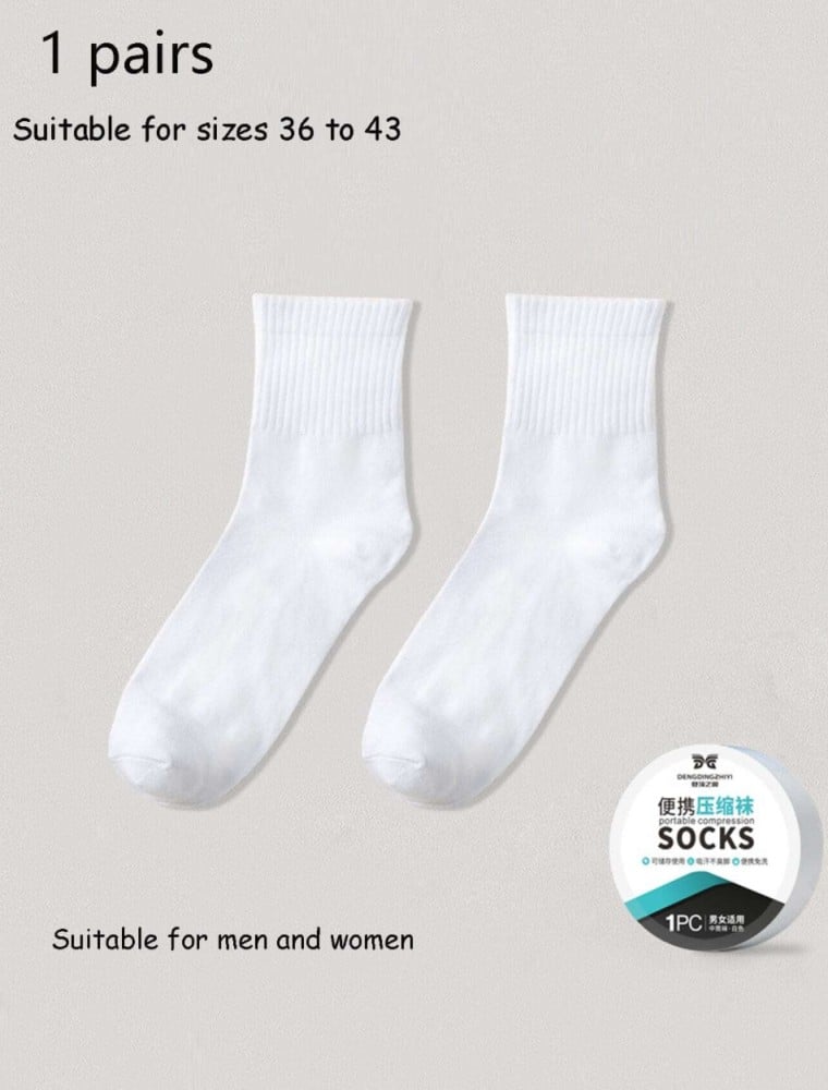 Disposable socks suitable for travel and business, featuring