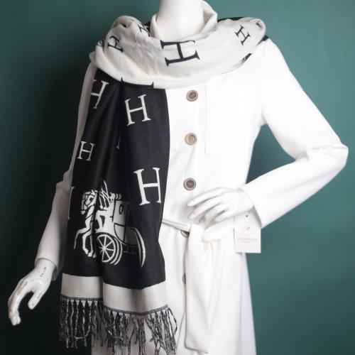 ☘️美品◆HERMÈS◆スカーフ柄　カシミヤ混ドッキングニットシャツ　式典用馬勒 HERMES - ☘️美品◇HERMÈS◇スカーフ柄 カシミヤ混ドッキングニット