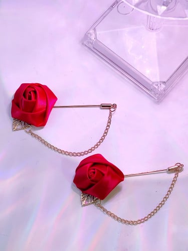 بروش ورد أحمر