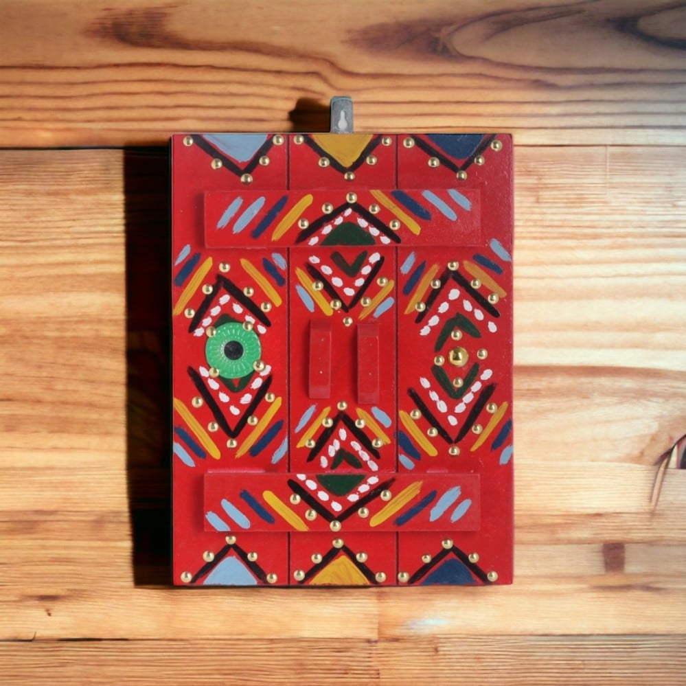 شباك قديم ديكور أحمر خشبي