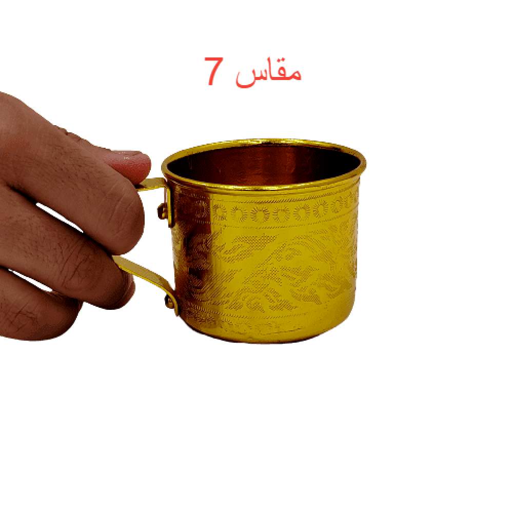 كوب منقوش بيد ذهبي