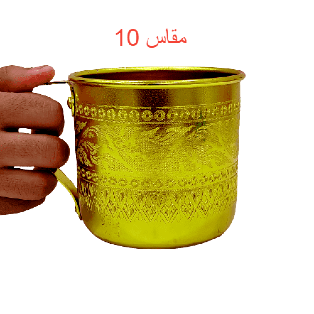 كوب منقوش بيد ذهبي