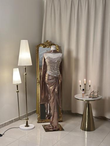 فستان ذهبي بتصميم لامع 5526