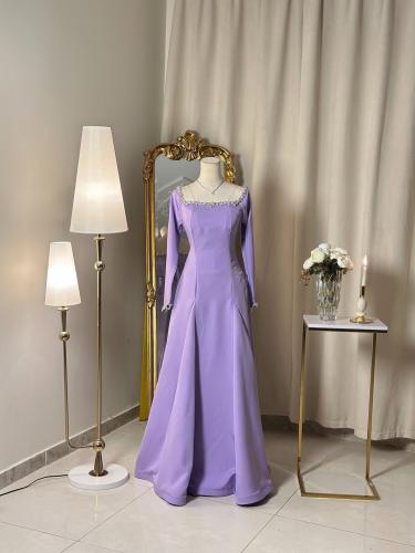 6411- فستان بنفسجي بتفاصيل ناعمة