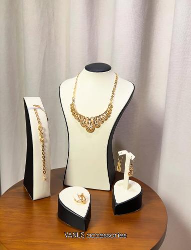 طقم اكسسوار ذهبي  A1386