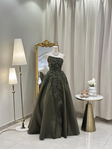 6218-فستان سهرة زيتي بتطريز فاخر وأناقة ملكية!