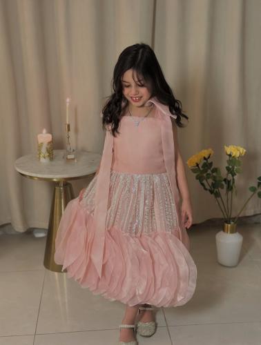 K1-  فستان أطفال وردي راقي بلمسة فخامة