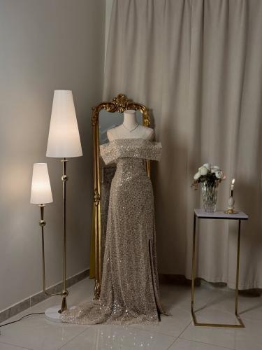 6438-  فستان ذهبي ترتر بلمسة ملكية فاخرة