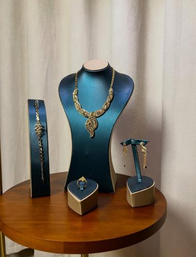 طقم اكسسوار ذهبي  A1389