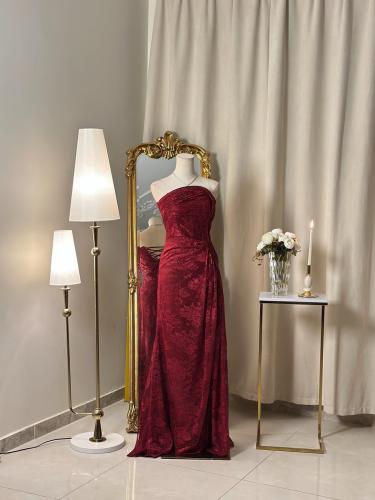 6397-   فستان دانتيل فاخر بتصميم سترابلس