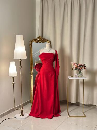 6386- فستان أحمر أنيق بتصميم عصري