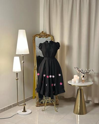 5692 -فستان أنيق بتفاصيل زهرية ناعمة