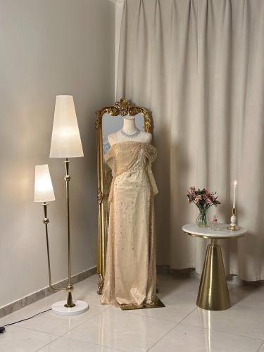 6460 - فستان سهرة سكري بتصميم ناعم وفخم