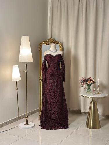 6437-  فستان سهرة برغندي بتصميم أنيق وكلاسيكي