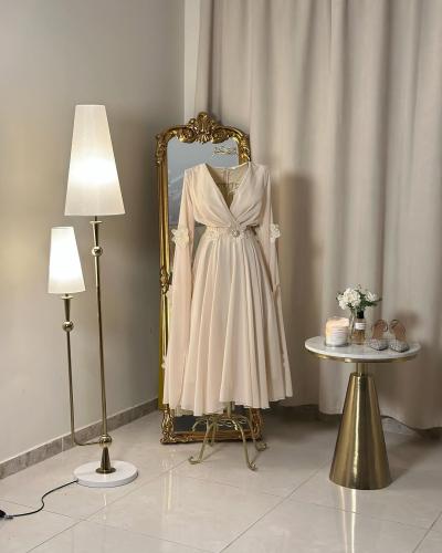 5679 - فستان أنيق بتفاصيل زهرية (لونين)