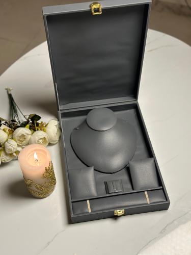 Luxurious bridal box without accessories B002 XL