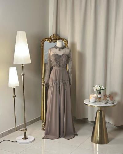 5609 - فستان بلون بيج مع تطريز فاخر