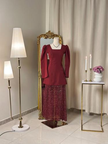 6268-  فستان برغندي بتصميم مزدوج