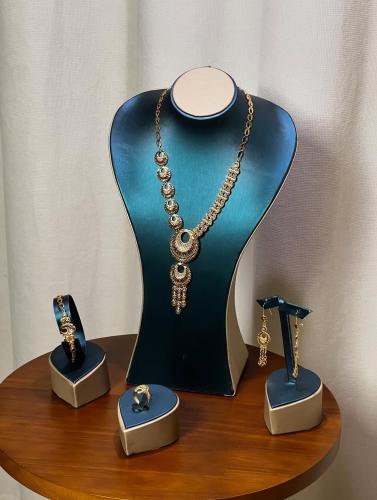 طقم اكسسوار ذهبي  A1380