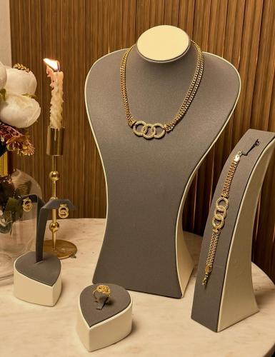 طقم اكسسوار ذهبي  A1402