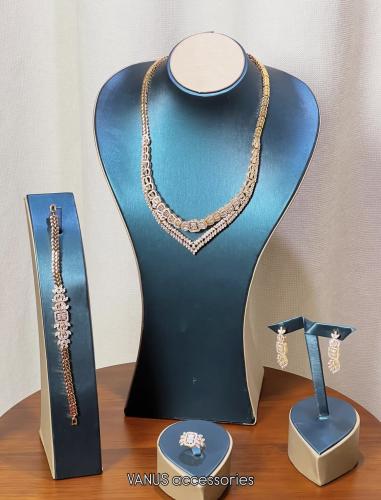 طقم اكسسوار ذهبي  A1381