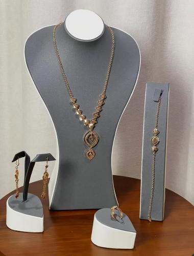 طقم اكسسوار ذهبي  A1378