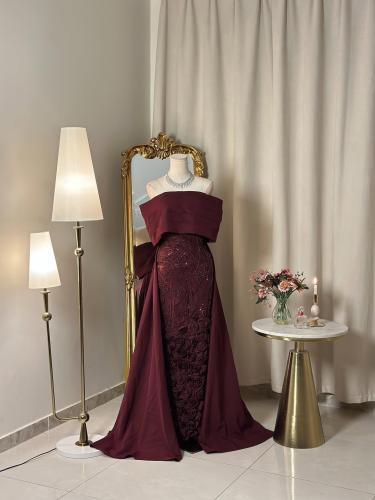 6447- فستان عودي فاخر بلمسة عصرية