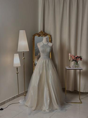 6379 - فستان فخم يسرق الأضواء بكل أناقة وجاذبية