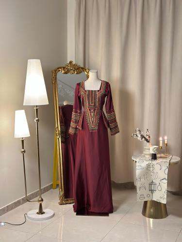 جلابية خمريّة بالتطريز التراثي 5471