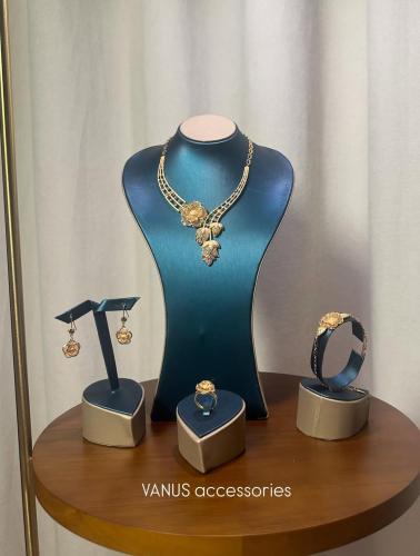 طقم اكسسوار ذهبي   A1373