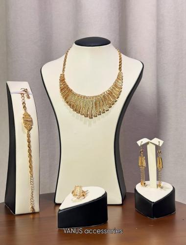 طقم اكسسوار ذهبي   A1372