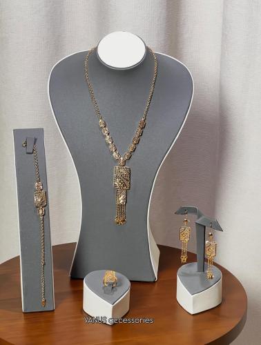 طقم اكسسوار ذهبي  A1384