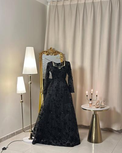 Black dress with long sleeves and luxurious design 5539