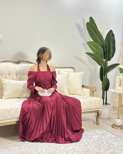 6239-  فستان برغندي فاخر بتصميم مطوي