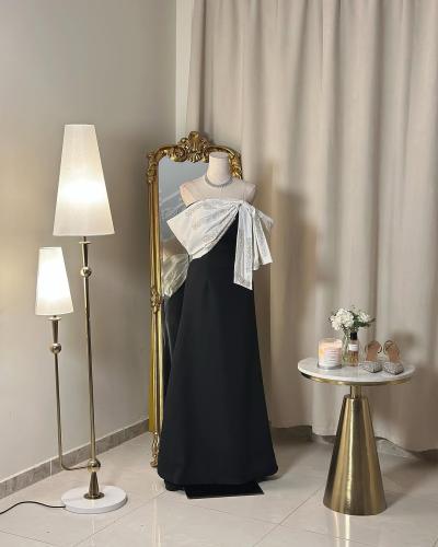 5608 -فستان أسود مع شريطة انيقة
