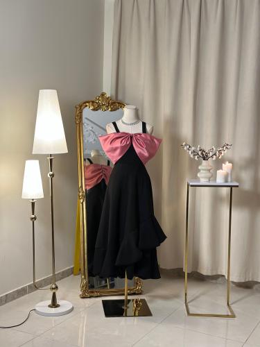 Black dress with pink details 5521