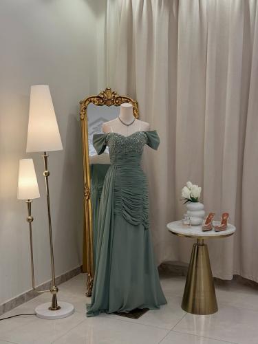 6255- فستان تيفاني ناعم بلمسة ملكية